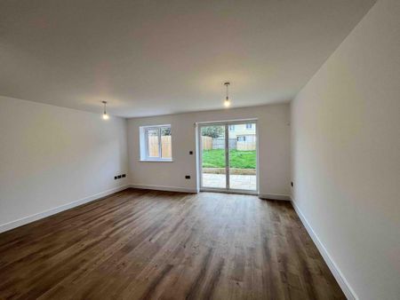 3 bedroom semi-detached house to rent - Photo 2