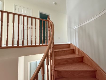 For Lease - 35 White Spruce Crescent, Vaughan, Ontario - Photo 2