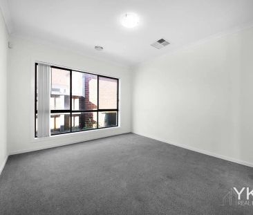 7 Hutchence Drive, Point Cook VIC 3030 - Photo 4