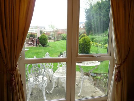 2 bedroom retirement property to rent - Photo 1