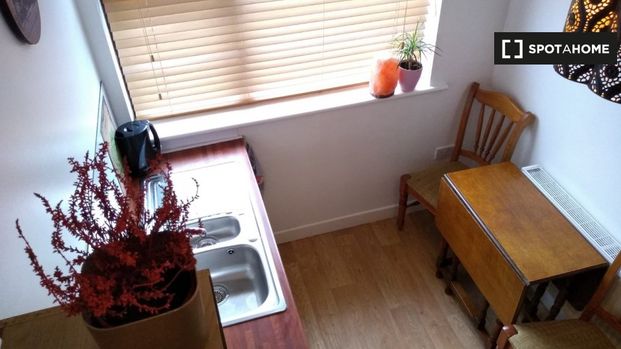 Room in a 2-Bedroom apartment for rent in Ballygall, Dublin - Photo 1