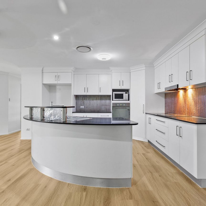 27 Vidar Crescent, Ooralea QLD 4740 - House For Rent | Domain - Photo 1