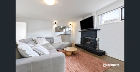 Stunning Modern 4 bedroom home in Bell Post Hill ! - Photo 3