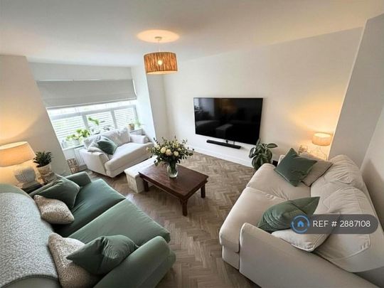 4 bedroom detached house to rent - Photo 1