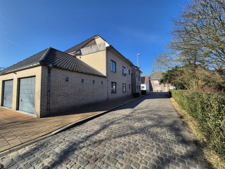 Mooi en zeer ruim appartement gelegen in Residentie “De Klaproos”. - Photo 2