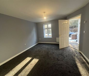 Greenock Crescent, Wolverhampton, West Midlands, WV4 - Photo 1