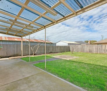 7 Tunaley Parade, Reservoir VIC 3073 - House For Rent | Domain - Photo 3