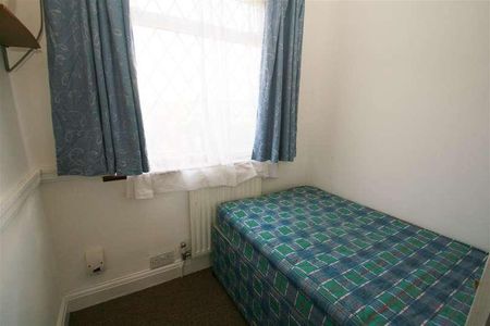 South Hayes, UB3 - Photo 4