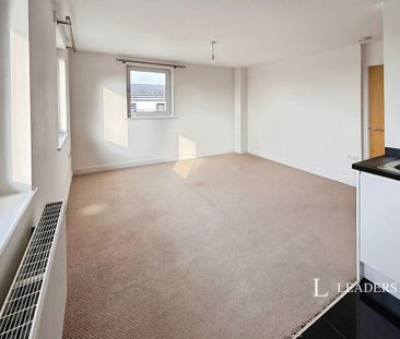 2 bedroom flat to rent - Photo 2