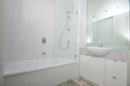 Furnished 1-Bedroom Apartment In The Heart of Southbank - Photo 4