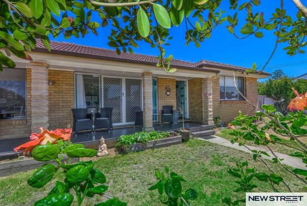 28 Pacific Highway, Blacksmiths NSW 2281 - House For Rent | Domain - Photo 1