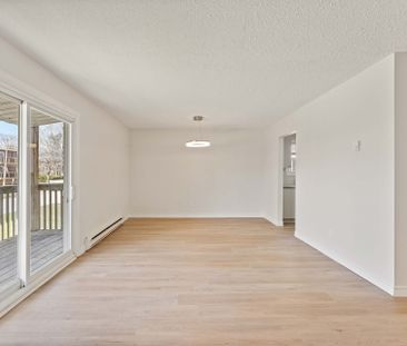 For Lease - 10 Kings Court, Orillia, Ontario - Photo 1