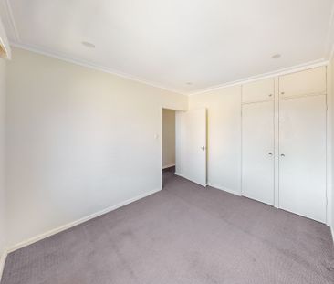 6/5 Kalimna Street, Essendon - Photo 4