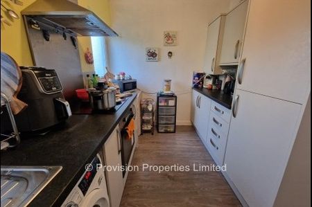 2 Bedroom Flat in Adel - Photo 4