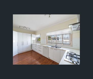 Charming Cottage in Sought-After Morningside Pocket! - Photo 6