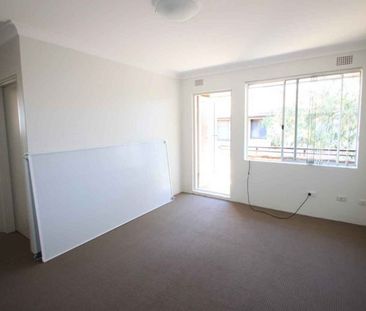 Top-floor retreat in a prized Dulwich Hill pocket - Photo 6
