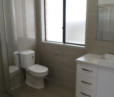 Neat as a pin with low maintenance gardens - Photo 3