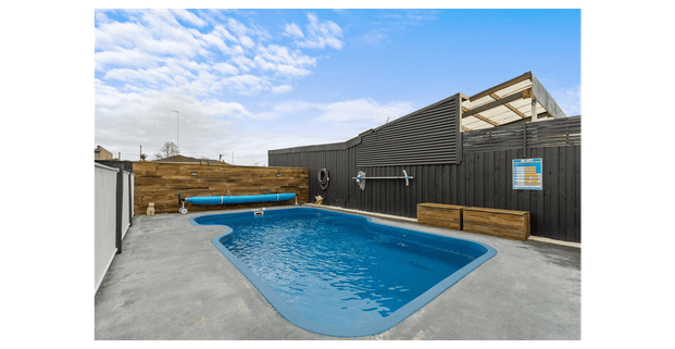 Stylish West End Living + Bonus Studio! - Photo 1