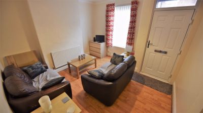 3 bedroom House in Burley Lodge Terrace, Leeds - Photo 5