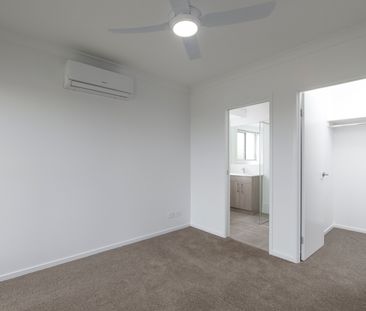 Modern Family Living - Photo 5