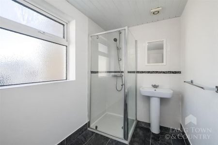3 bedroom end of terrace house to rent - Photo 4