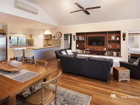 Stunning Executive Rural Property - Photo 4