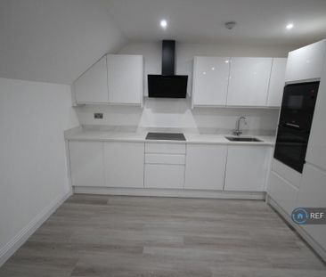 1 bedroom penthouse to rent - Photo 3