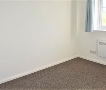 3 bedroom end of terrace house to rent - Photo 6