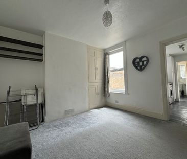Tonge Road, Sittingbourne. ME10 - Photo 4