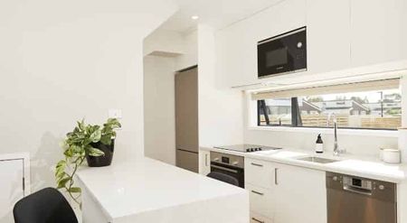 Modern One-Bedroom Townhouse in Prime Location - Photo 5