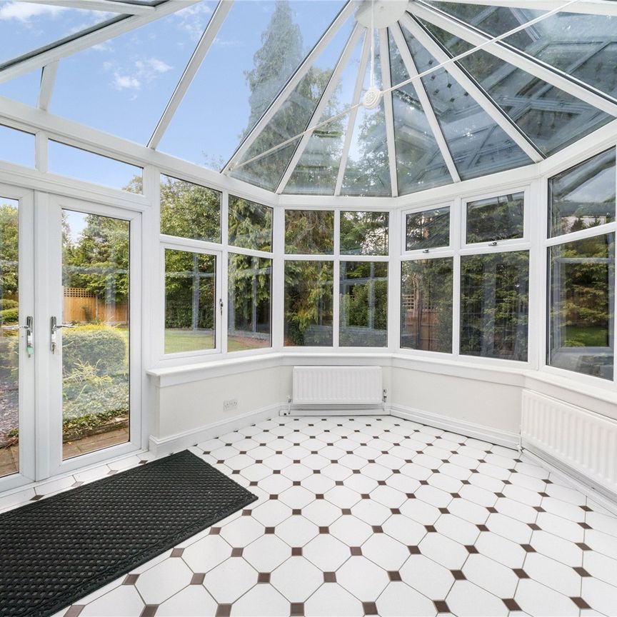 Earleswood, Cobham, KT11 - Photo 1