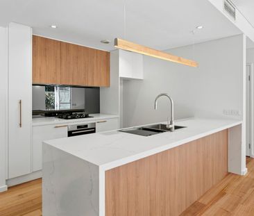Sleek Executive Beach Pad in the Heart of the Village - Photo 2