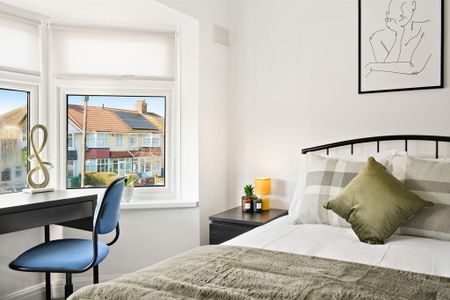 1 bedroom in a house share to rent - Photo 4