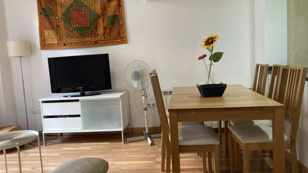 Whole 2 bedrooms apartment in Madrid - Photo 1