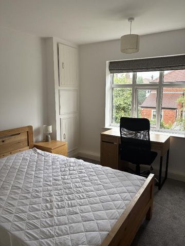 4 bedroom flat to rent - Photo 4