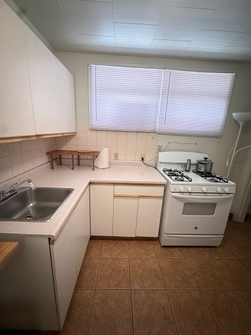 Spacious 2 Bedroom Basement Suite House(PN 0015-2) - Photo 2