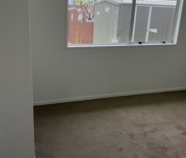 Three bedroom home - Photo 3