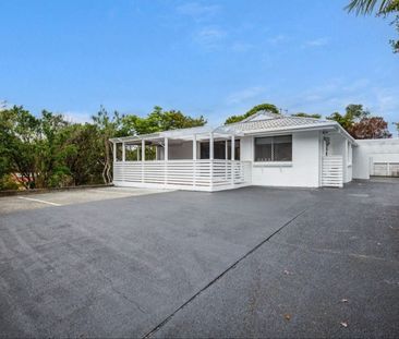 Four bedroom Lowset House in Central Southport - Photo 3