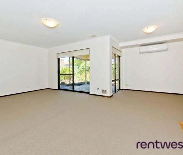 “HOMELY CHARACTER VILLA IN ALFRED COVE” - Photo 3