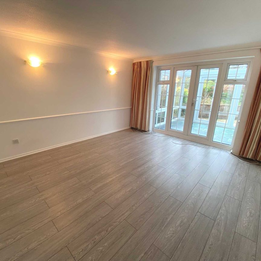 Price £2,100 pcm - Available 27/10/2025 - Unfurnished - Photo 1
