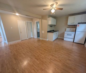 All Inclusive 2 Bedroom Upper Unit in St. Catharines!! - Photo 2