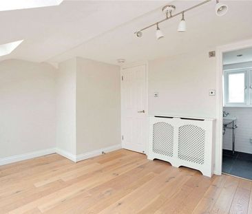 Stylish, modern three bedroom home with lovely large garden, well l... - Photo 3