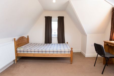 9 Bed Detached House, Hill Lane, SO15 - Photo 5