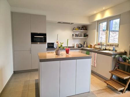 Prachtig appartement met 2 slaapkamers, ruim terras en garagebox in het hart van ’s-Gravenwezel - Photo 3