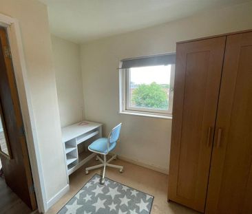 3 bedroom apartment to rent - Photo 4