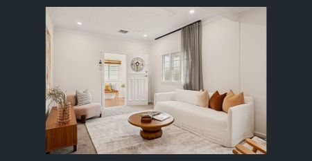 Beautifully Refreshed Family Home in Sought-After Hawthorne - Photo 2