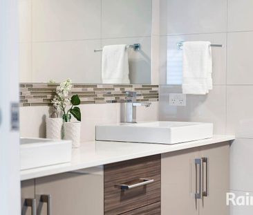 Charming Townhouse in Prime Location - Photo 2