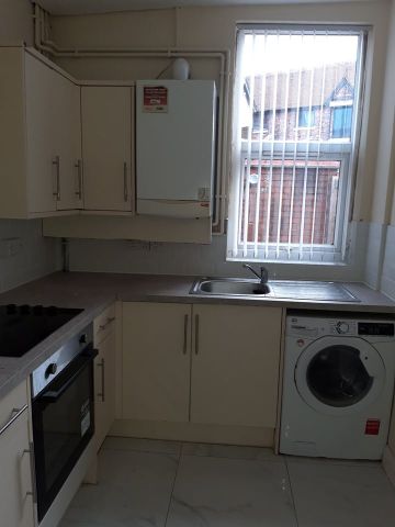 2 Bed Terraced House, Broxton Street, M40 - Photo 5