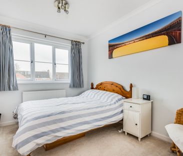 Friars Close, Shrivenham, SN6 - Photo 1