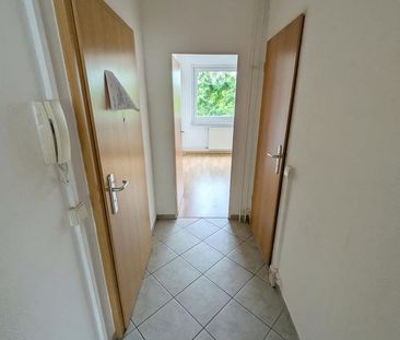 ++ schöne & günstige 3-Raum-Wohnung - großer Balkon mit Ausblick in... - Photo 1